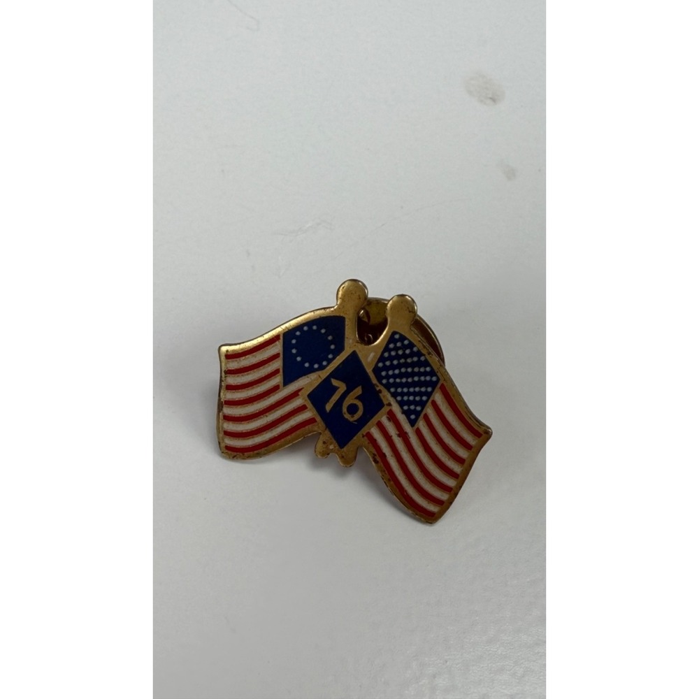 Vintage 1976 US American Flag Bicentennial 76 Tie Lapel Pin Patriotic Gold Tone